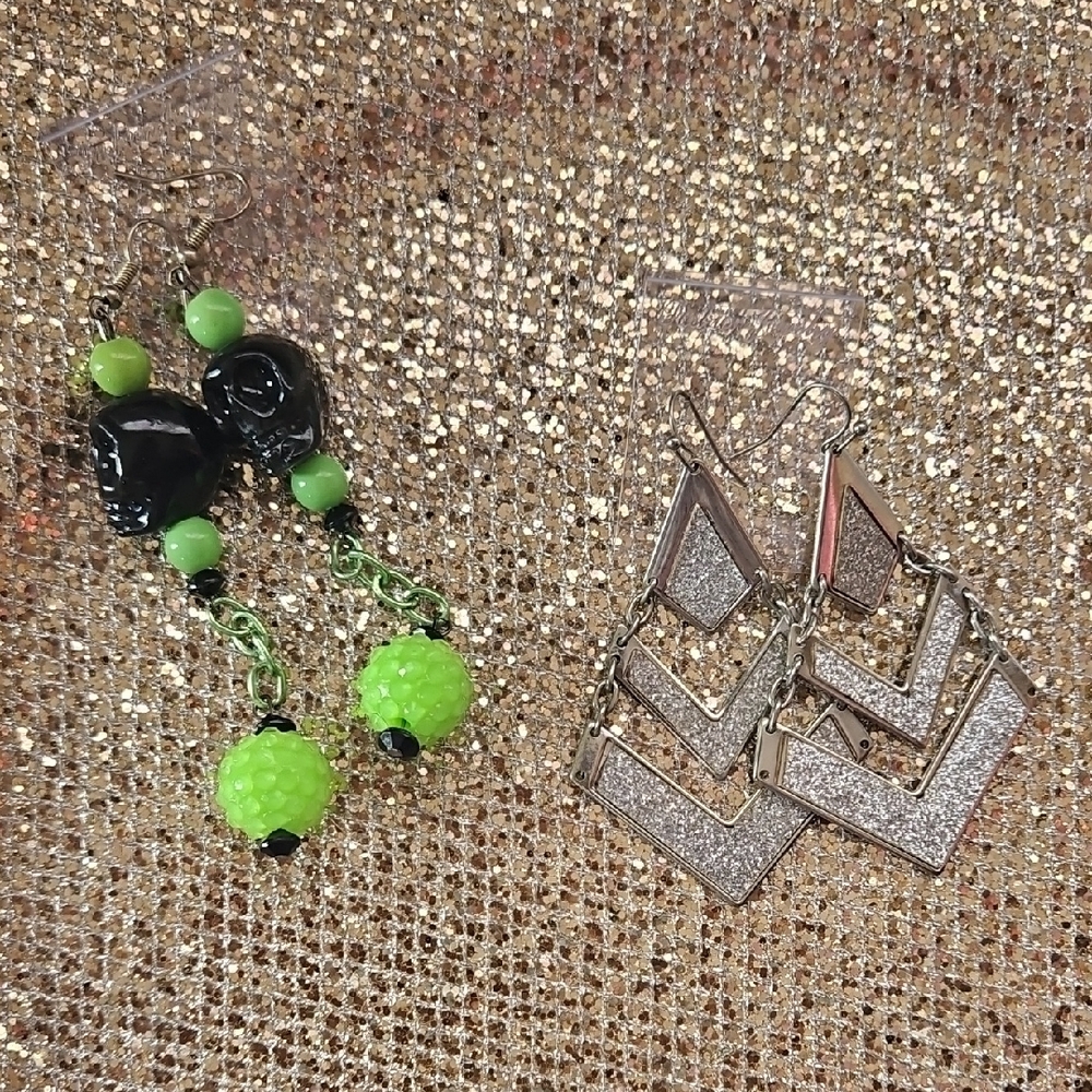 Green and Black Beaded Earrings Set